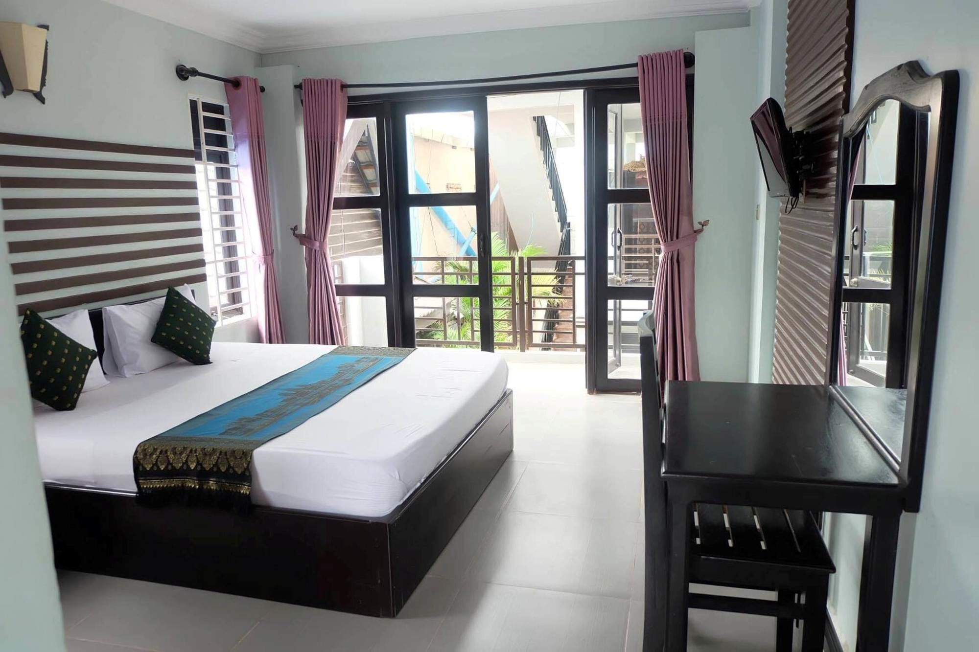 Vibola Guesthouse Kampot Exterior foto